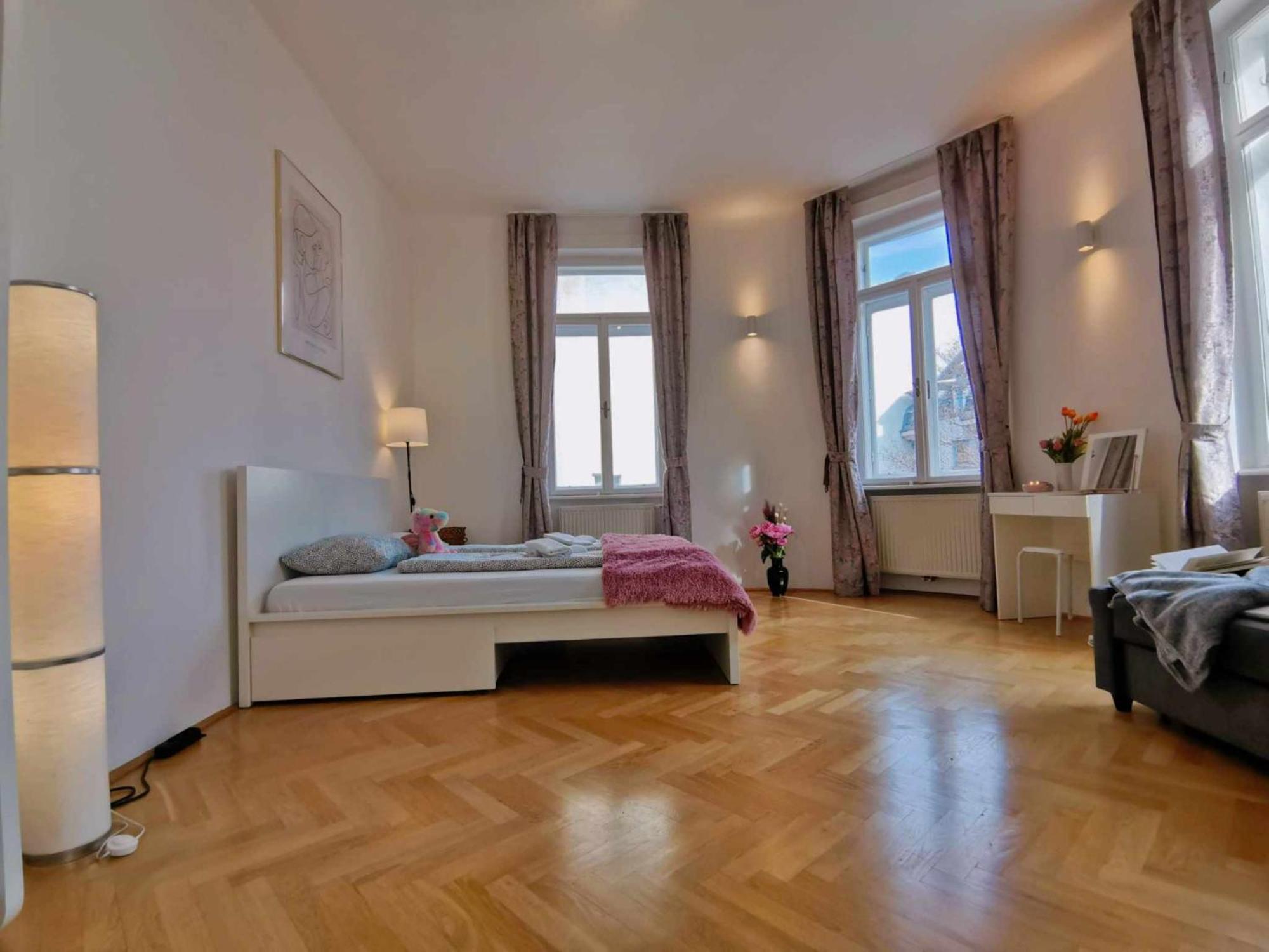 Central And Round 3 Minutes To City Shopping Center And Schoenbrunn Palace Vienna Exterior photo